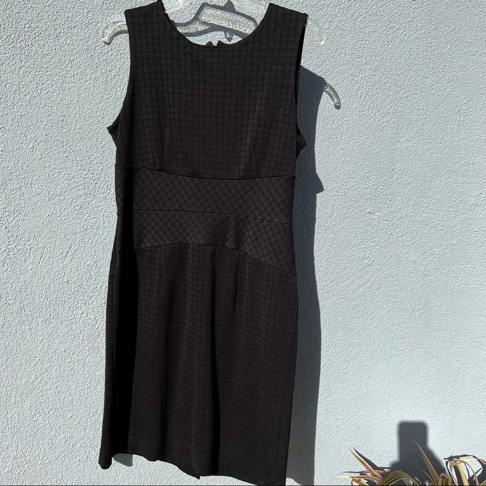 Banana republic size 10 black sleeveless dress.